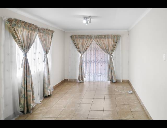 2 BEDROOM TOWNHOUSE FOR SALE IN GREENFIELDS
